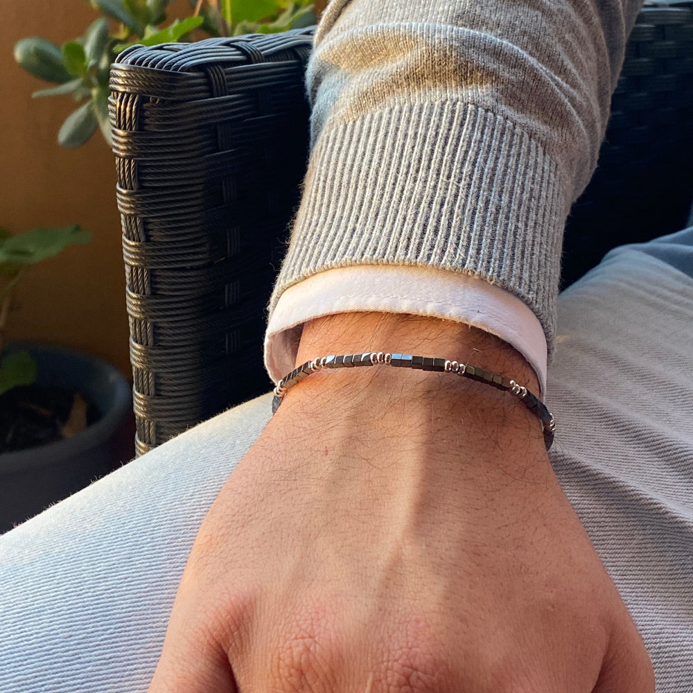 Bracciale Unisex indossato  Ematite Cubetti