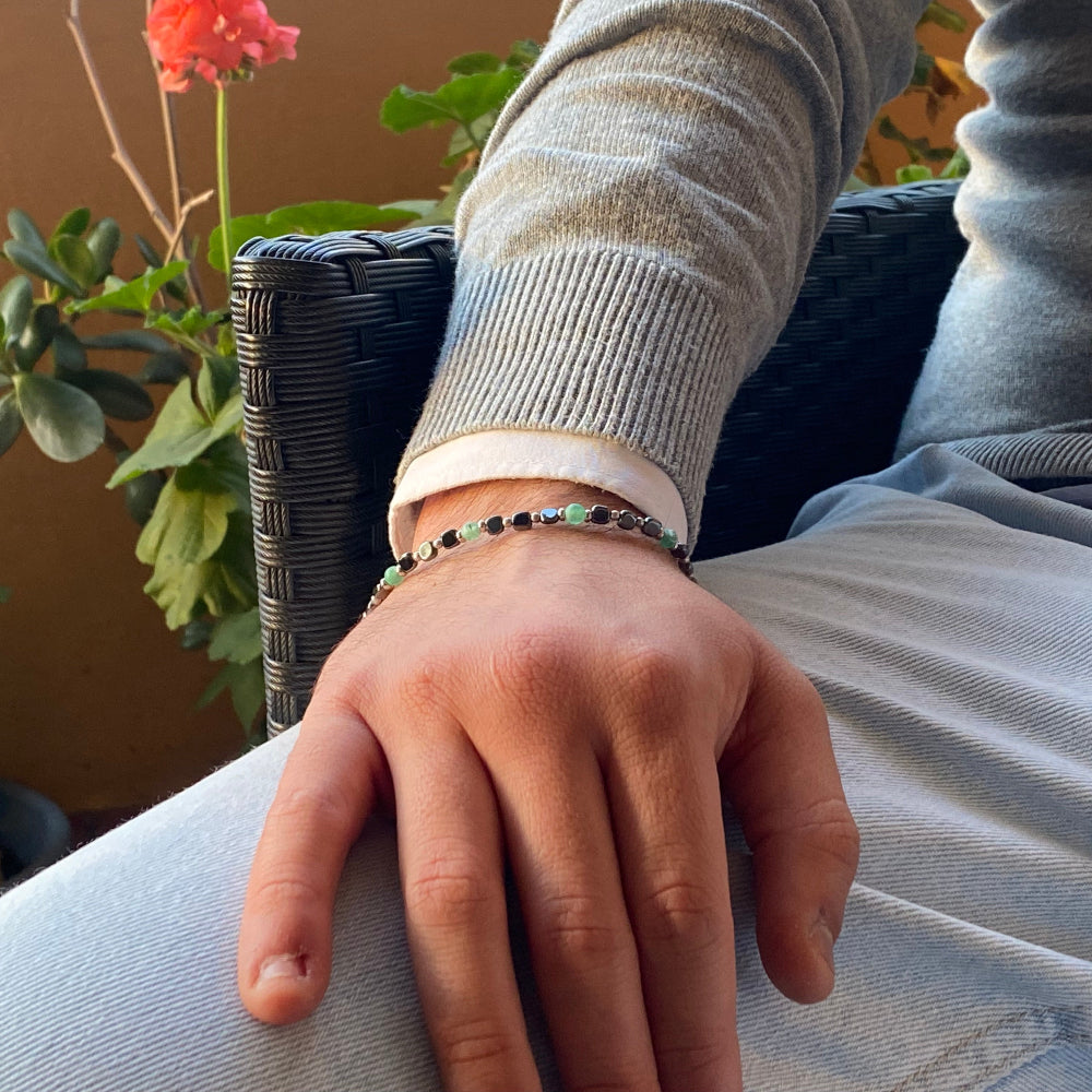 Bracciale Unisex Ematite e Agata Verde indossato