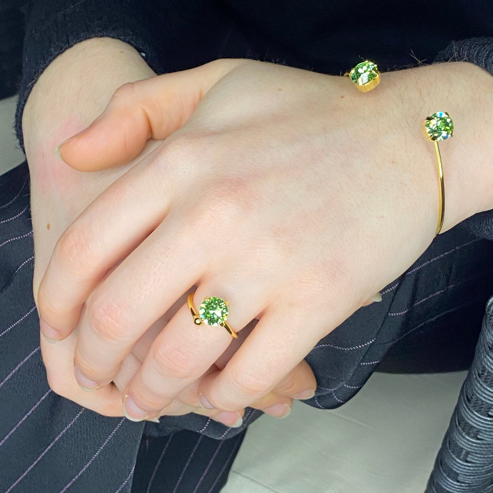Mani con bracciale e anello regolabile di ungioielloperte.com con cristalli Swarovski