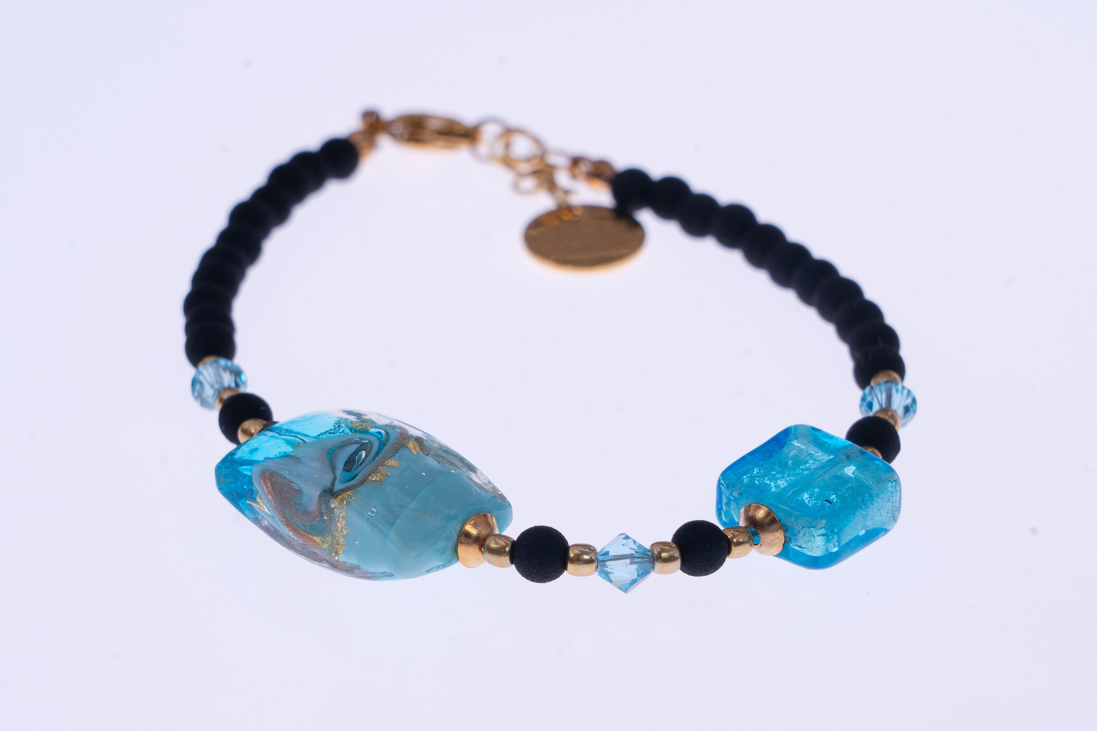 Bracciale con perle geometriche by ungioielloperte, pietra lavica e vetro murano