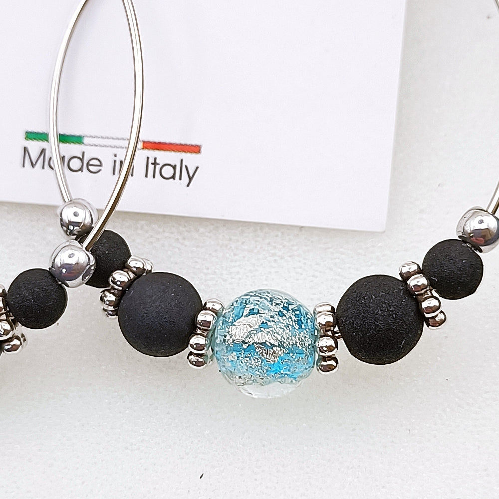 Orecchini a cerchio con pietra lavica e vetro di Murano celeste - ungioielloperte