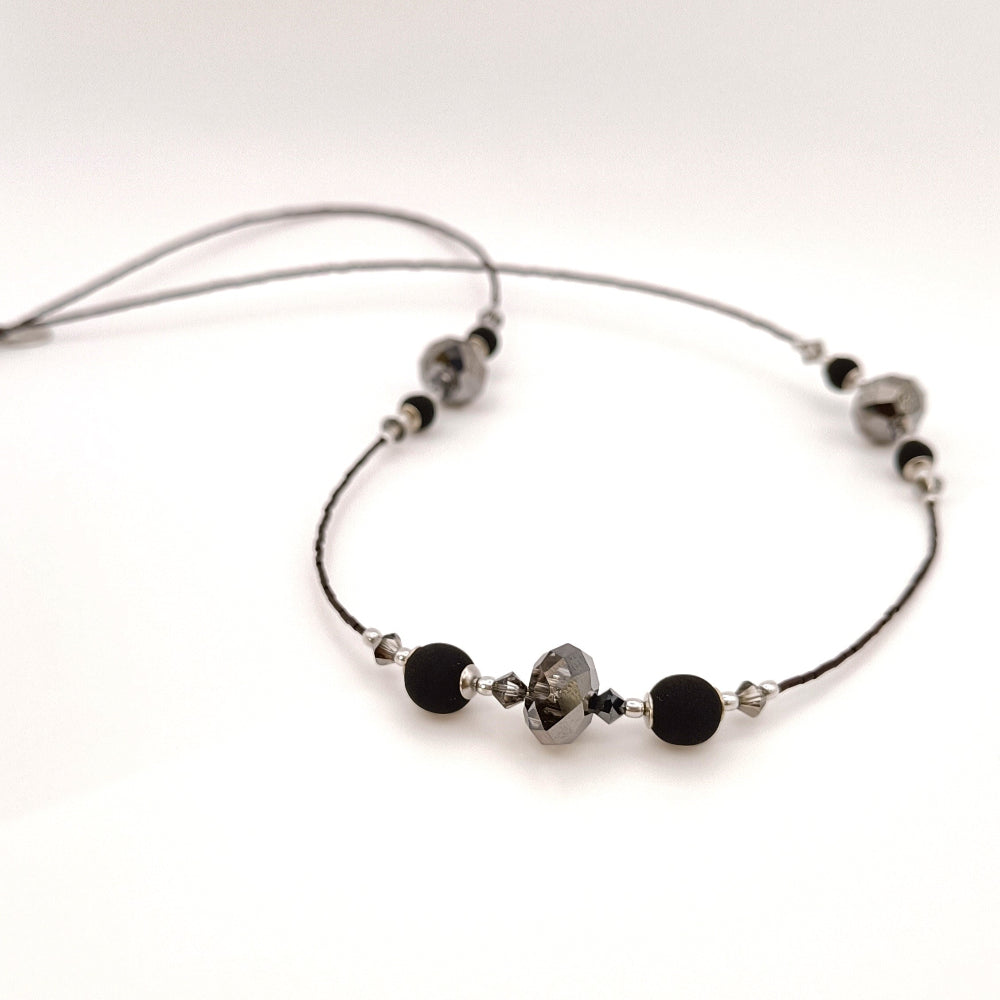 Collana con pietra lavica e perle vetro nero - ungioielloperte